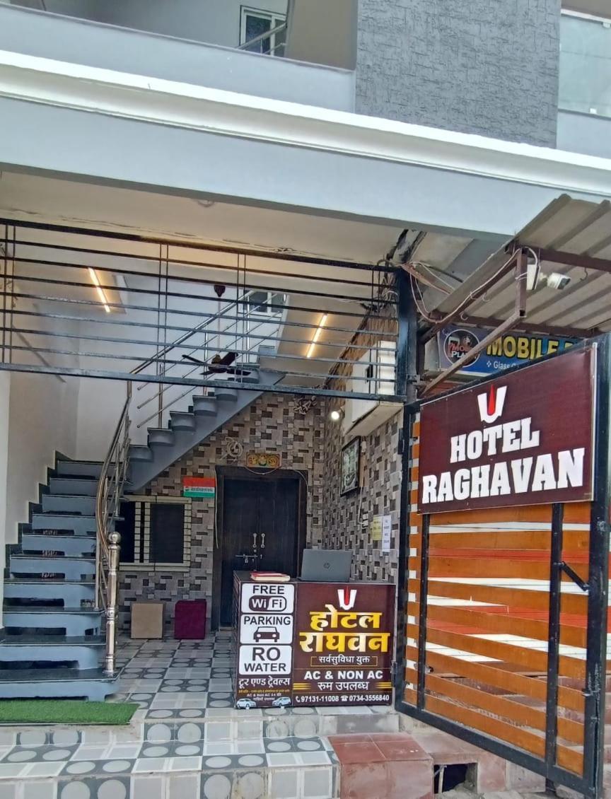 Hotel Raghavan In Front Of Railway Station Platform No 8 Ujjain Exteriör bild