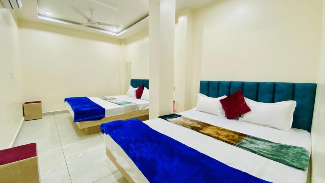Hotel Raghavan In Front Of Railway Station Platform No 8 Ujjain Exteriör bild